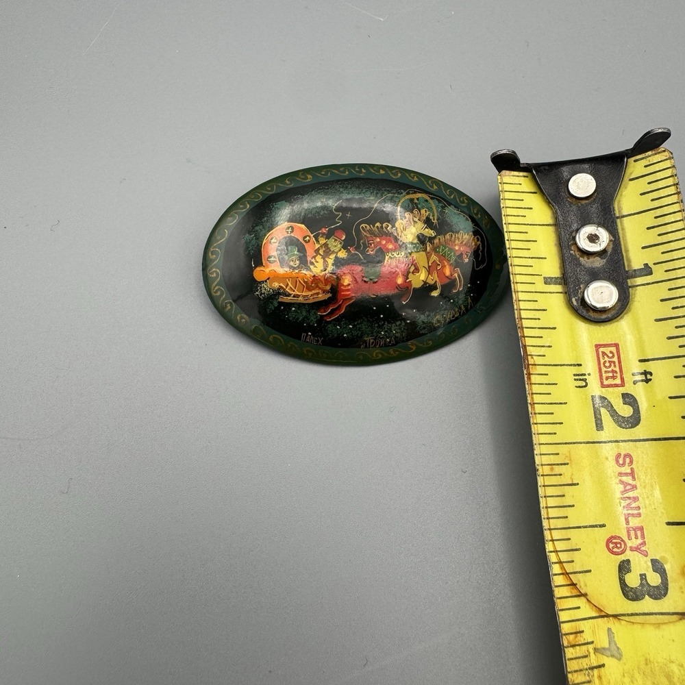 Vtg Russian Wooden Hand Painted Black Lacquered Brooch Pin Horse Sleigh Signed - Picture 6 of 8